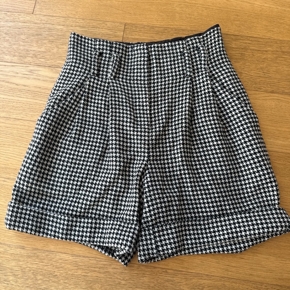 Black and White Houndstooth Women Shorts